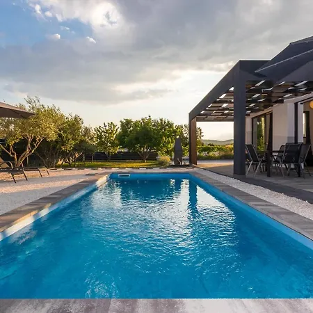 Vila Sempervivum 2 With Pool And Sea View