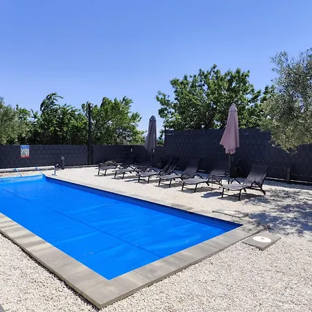 Vila Sempervivum 2 With Pool And Sea View Kaštela